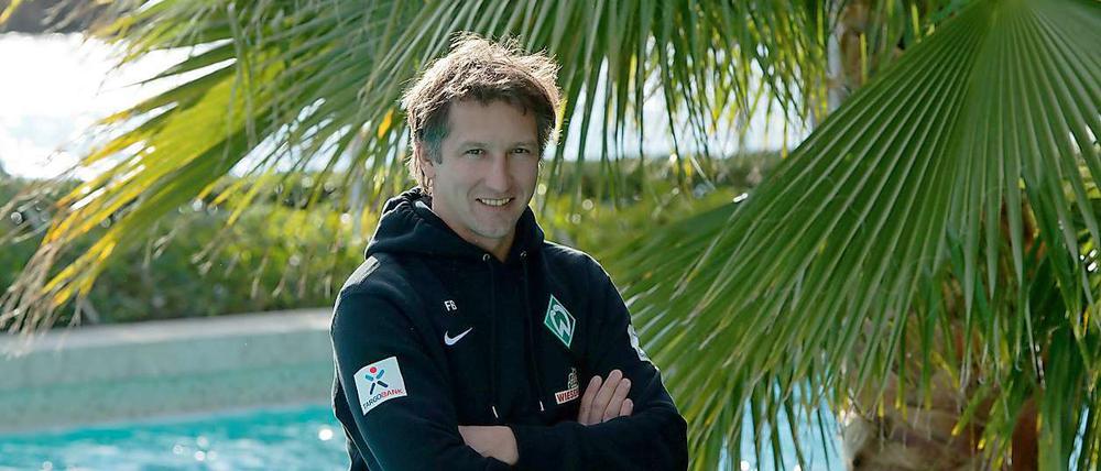 Unter Palmen. Frank Baumann hatte als neuer Sportdirektor die Mannschaft von Werder Bremen zu einem Trainingslager in Belek (Türkei) begleitet.