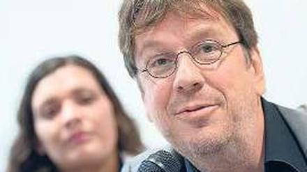 Ein Freigesprochener teilt aus. Jörg Kachelmann und seine Frau Miriam. Foto: dapd