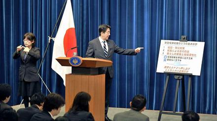 Das ist der Weg aus der Rezession, behauptet Japans neuer Premier Shinzo Abe über sein milliardenschweres Konjunkturprogramm 