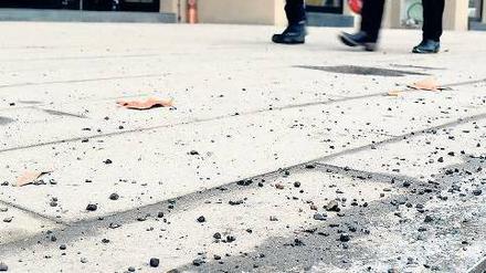 Schlau oder lau? Der Gehweg vor Haus Cumberland am Kurfürstendamm 193/194 wird elektrisch beheizt. Zumindest jener Teil, der in Privatbesitz ist. 