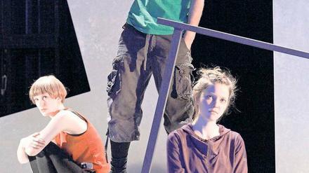 Fremde Heimat. Tobias Rausch hat sein dokumentarisches Stück „Fluchtpunkt Berlin“ am Deutschen Theater auf der Grundlage von Interviews inszeniert.