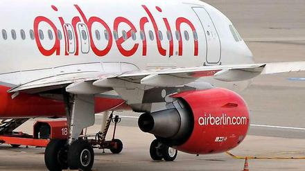 Hunderte Millionen Euro muss Air Berlin einsparen. Das trifft auch die Mitarbeiter.