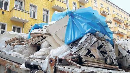 Alles ab in den Container. So leicht machen es sich viele Bauherren, wenn sie renovieren. Wer richtig trennt, tut der Umwelt Gutes und schont den Geldbeutel.