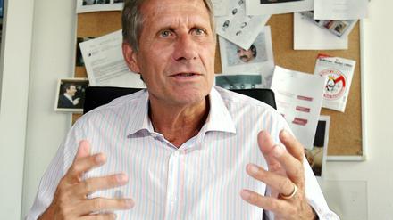 Ex-"Tagesthemen"-Moderator Ulrich Wickert wirft dem RBB Zensur und Mutlosigkeit vor. 