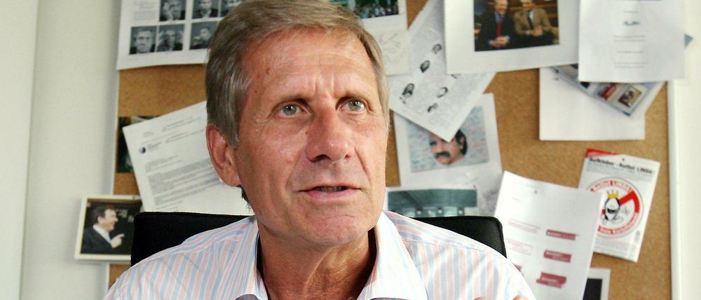 Ex-"Tagesthemen"-Moderator Ulrich Wickert wirft dem RBB Zensur und Mutlosigkeit vor. 