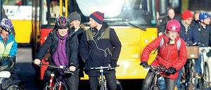 In Sichtweite. Auf Kopenhagener Straße gibt es vor Ampeln spezielle Aufstellflächen für Radler. Hier bleiben sie im Blick der Motorisierten. Foto: p-a/Sanjin Strukic/Pixsell