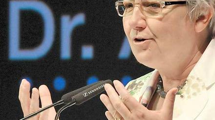  Bundesbildungsministerin Annette Schavan (CDU) spricht am 20.05.2012 in Erfurt bei der Preisverleihung zum Bundeswettbewerb "Jugend forscht".