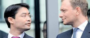 Keine Konkurrenz? Der nordrhein-westfälische FDP-Chef Christian Lindner (rechts) lehnte es offenbar in einem Gespräch mit FDP-Bundestagsfraktionschef Rainer Brüderle ab, die Nachfolge von Philipp Rösler (links) zu übernehmen. 