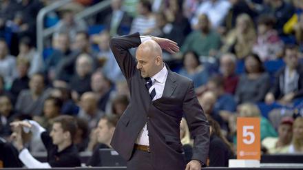 Da kocht Trainer Sasa Obradovic noch, später sah er sich Albas Niederlage in Bayreuth schweigend an.