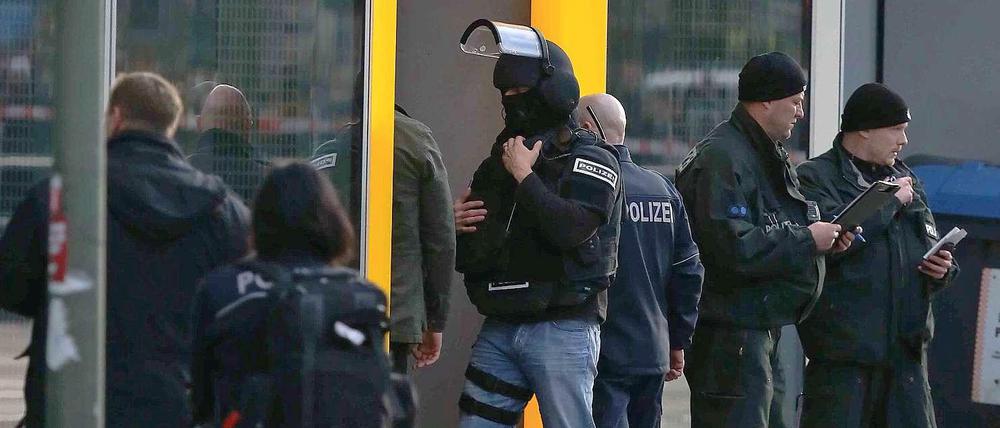City-West-Geiselnehmer kommt milde davon: Ende Dezember hatte sich das SEK als Kamerateam getarnt, um den 68-jährigen Geiselnehmer zu überwältigen. Der wurde nun vom Gericht zu zwei Jahren auf Bewährung verurteilt.