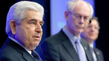 Zyperns Präsident Christofias, EU-Ratspräsident Van Rompuy and EU-Kommissionspräsident Barroso bei einer Pressekonferenz nach einem Gipfel der EU-Regierungen in Brüssel.