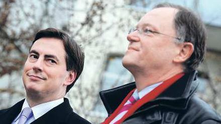 Einer wird regieren. SPD-Spitzenkandidat Stephan Weil (r.), Oberbürgermeister von Hannover, und Ministerpräsident David McAllister (CDU), der Titelverteidiger. 