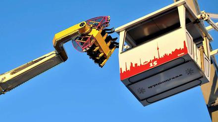 Rettungsaktion am Alexanderplatz.