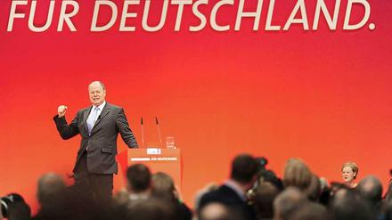 Auch in der Rede in Hannover kommt Steinbrück an einen Punkt, wo manchem im Saal der Atem stockt.