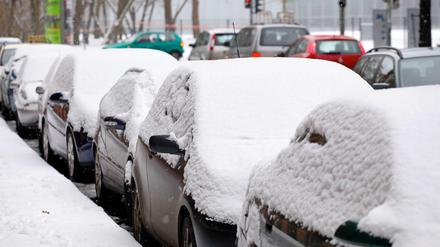 Im Winter wird es für Ordnungsamtsmitarbeiter, die Knöllchen verteilen müssen, ungemütlich.