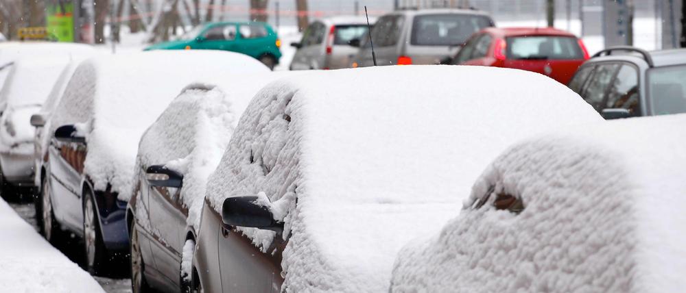 Im Winter wird es für Ordnungsamtsmitarbeiter, die Knöllchen verteilen müssen, ungemütlich.