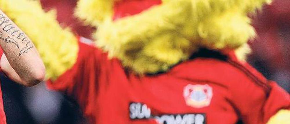 Stefan Kießling feiert Platz zwei. Foto: dpa