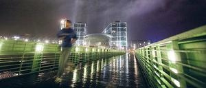 In Bewegung bleiben. Ob Joggen oder Nordic Walking – die Jobcenter können Tausende von Sportangeboten empfehlen. 