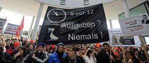 Einige hundert Mitarbeiter demonstrierten nach Gewerkschaftsangaben bei NSN in München.