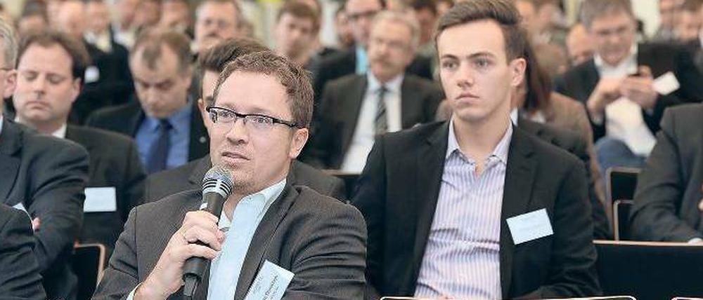 Steuerrechtsexperte Tim Dümichen (links) diskutierte über die Trennung von privater und geschäftlicher Finanzierung. Unter der Überschrift „Kapital und Politik“ ging es um staatliche Förderwege. 