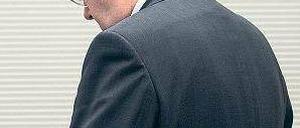 Ganz schlechtes Timing. Peer Steinbrück wollte nur noch zwei bereits vereinbarte Vorträge halten. Aber wieder einmal sind Ort und Zeit schlecht gewählt. Foto: dpa