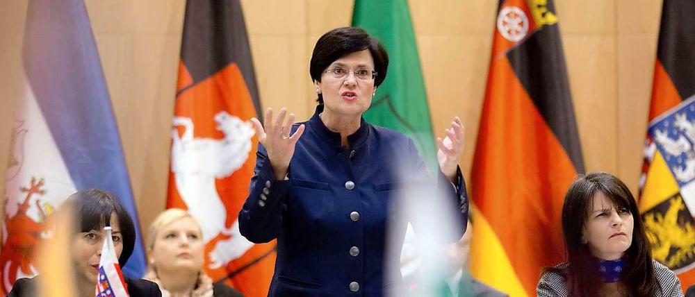 Die Länder sind sich einig: die Vorsitzende der Ministerpräsidentenkonferenz und Thüringens Ministerpräsidentin, Christine Lieberknecht (CDU) argumentiert für einen Vorbotsantrag.