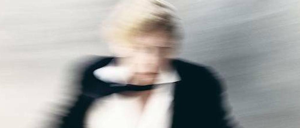 Ben rennt. Hier gibt Schauspieler Ben Becker im Tiergarten alles, und Kollege Kai Wiesinger benutzt seine Kamera „wie einen Pinsel“. Das Kunstwerk können Tagesspiegelleser per Mail ersteigern, der Erlös soll der Initiative „Artists for Kids“ zugute kommen.