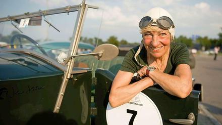 Heidi Hetzer, bekannt als Rallyefahrerin und ehemalige Opel-Autohauschefin.