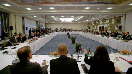 Die Innenministerkonferenz empfiehlt den Ministerpräsidenten, einen neuen Versuch zum Verbot der NPD anzugehen.
