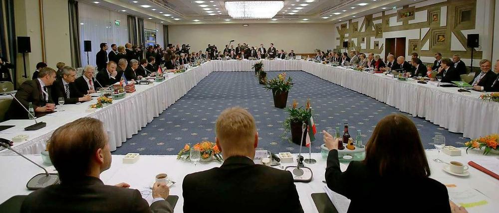 Die Innenministerkonferenz empfiehlt den Ministerpräsidenten, einen neuen Versuch zum Verbot der NPD anzugehen.
