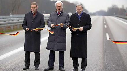 Still ruht der Verkehr. Aber nach dem Schnitt ist die Avus endlich offen.