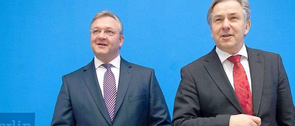 Regierungspartner: Frank Henkel und Klaus Wowereit.
