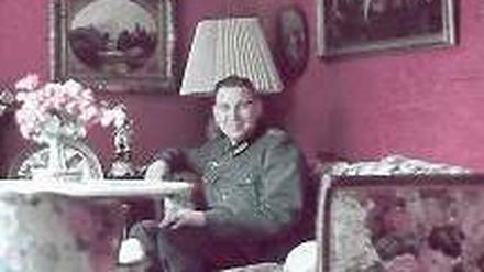 Soldat im Salon. Amateuraufnahmen zeigen das besetzte Frankreich. Foto: Arte
