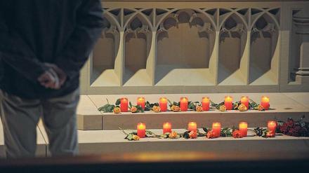 Stille Trauer. Im Münster Sankt Jakobus erinnern 14 Kerzen an die Toten.