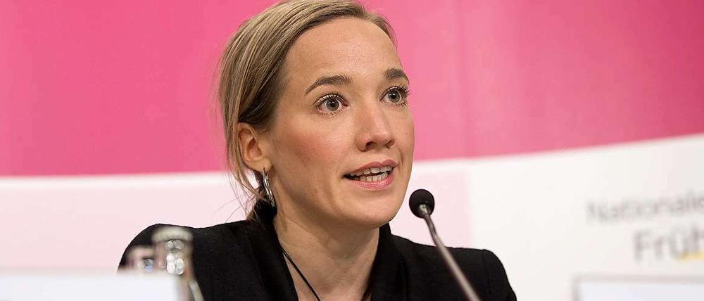 Bundesfamilienministerin Kristina Schröder (CDU) hält an der Regelung zur Elternzeit und Elterngeld fest.