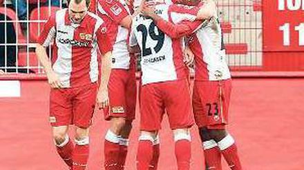 Geteilte Freude, halbe Freude. Union jubelt oft, siegt aber nur selten. Foto: dpa