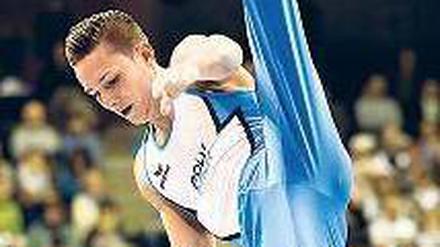 Das Gerät im Blick. Marcel Nguyen konzentriert sich auf seine Übung.