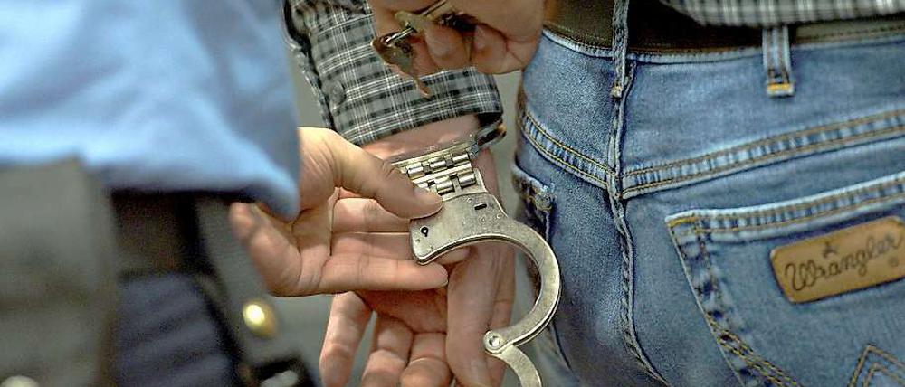 Die brandenburgische Polizei nahm drei Männer fest, die verdächtigt werden, die 17-Jährige Maike T. getötet zu haben.