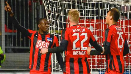 Geht es weiter aufwärts? Die Hertha-Spieler um Adrian Ramos (l.) wollen gegen St. Pauli den nächsten Sieg.