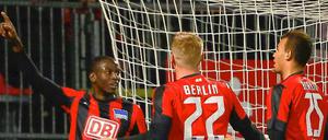 Geht es weiter aufwärts? Die Hertha-Spieler um Adrian Ramos (l.) wollen gegen St. Pauli den nächsten Sieg.