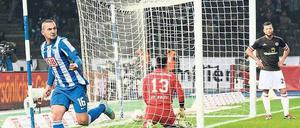 Blau-weiße Freude. Herthas Ben Sahar bejubelt seinen Siegtreffer kurz vor dem Abpfiff. Foto: Koch