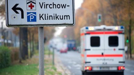 Ein sechsjähriges Mädchen, das an Knochenkrebs erkrankt ist und sein Bein verlieren soll; ein Vater, der davor lieber eine zweite oder dritte Medizinermeinung einholen will; Ärzte, die glauben, dass ihrer kleinen Patientin die Zeit davonrennt: Dieses Drama ereignet sich im Moment an der Charité.