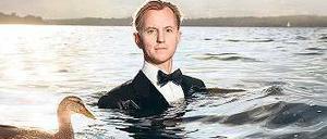 Baden gehen. Ende September ist Sänger Max Raabe fürs Foto in die Havel gestiegen. Die von links passierende Ente fand den feuchten Herren im Smoking offensichtlich trotz seiner ungerührten Miene interessant.