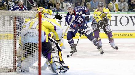 Eisbären-Torschütze Mulock.