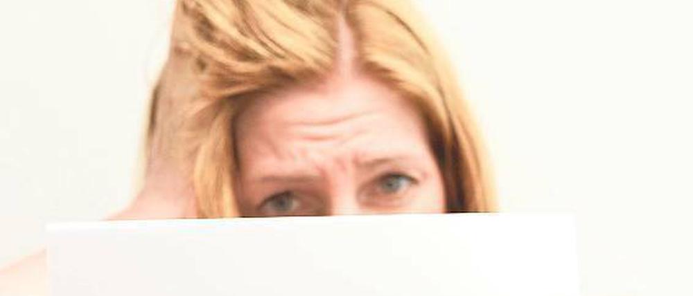 Blatt für Blatt. Viele Anbieter kombinieren Selbstlernhefte mit Internetforen. Wenn der Kopf raucht, sind die Dozenten meist auch per Mail oder Telefon erreichbar. Foto: dpa-tmn
