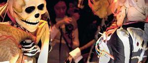 Dia de los Muertos – Tag der Toten, heißt ein mexikanischer Feiertag, an dem traditionell der Verstorbenen gedacht wird – auch in Berlin. Foto: RBB