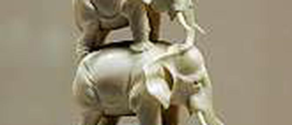 Der letzte Schrei in China: Kunstgegenstände aus Elfenbein. Dieses Exemplar wird allerdings im deutschen Elfenbeinmuseum in Erbach bei Frankfurt am Main in Hessen gezeigt.