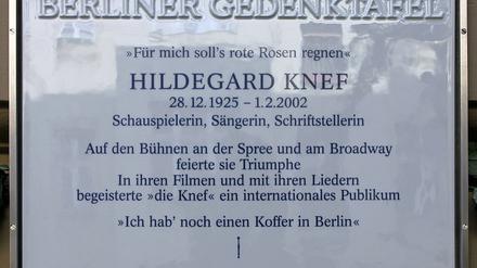 Die Gedenktafel für Hildegard Knef an der Leberstraße 33 (Schöneberg). Das Bild darf unter der GNU-Lizenz für freie Dokumentation verwendet werden.