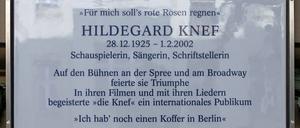 Die Gedenktafel für Hildegard Knef an der Leberstraße 33 (Schöneberg). Das Bild darf unter der GNU-Lizenz für freie Dokumentation verwendet werden.