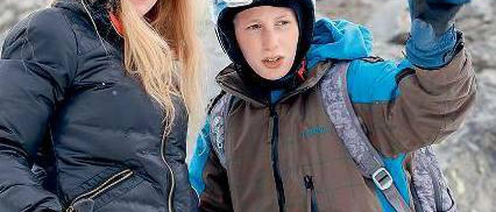 Auf Muttersuche. Der zwölfjährige Simon (Kacey Mottet Klein) und die Touristin (Gillian Anderson). 